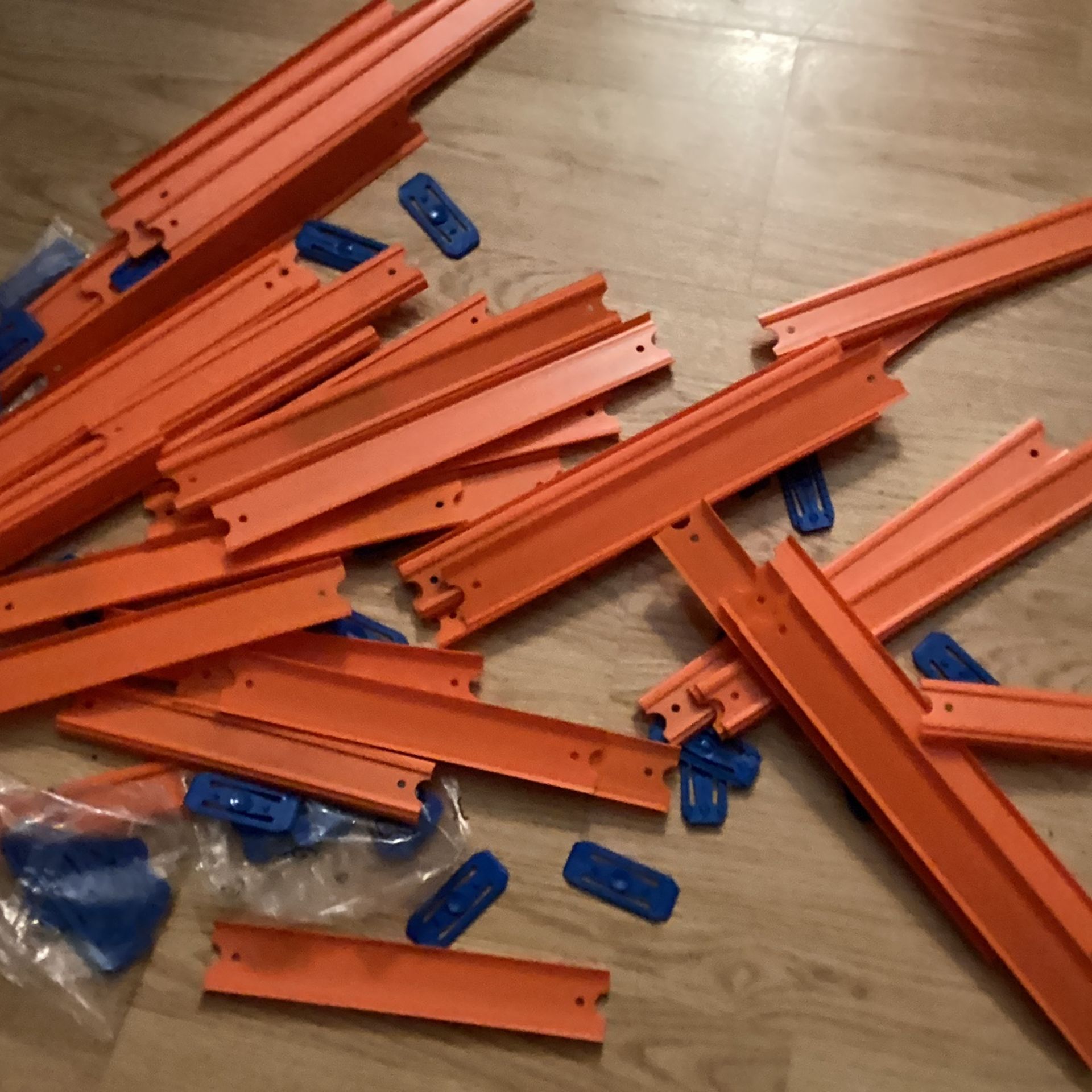 Hot wheels Tracks And Clips