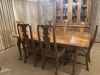 Oak Dining Table & Hutch
