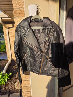 Girls faux black color jacket 6/6x