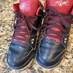 Kids Jordans used good condition size 5 youth