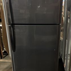 Frigidaire Refrigerator w/Top Freezer Black SS