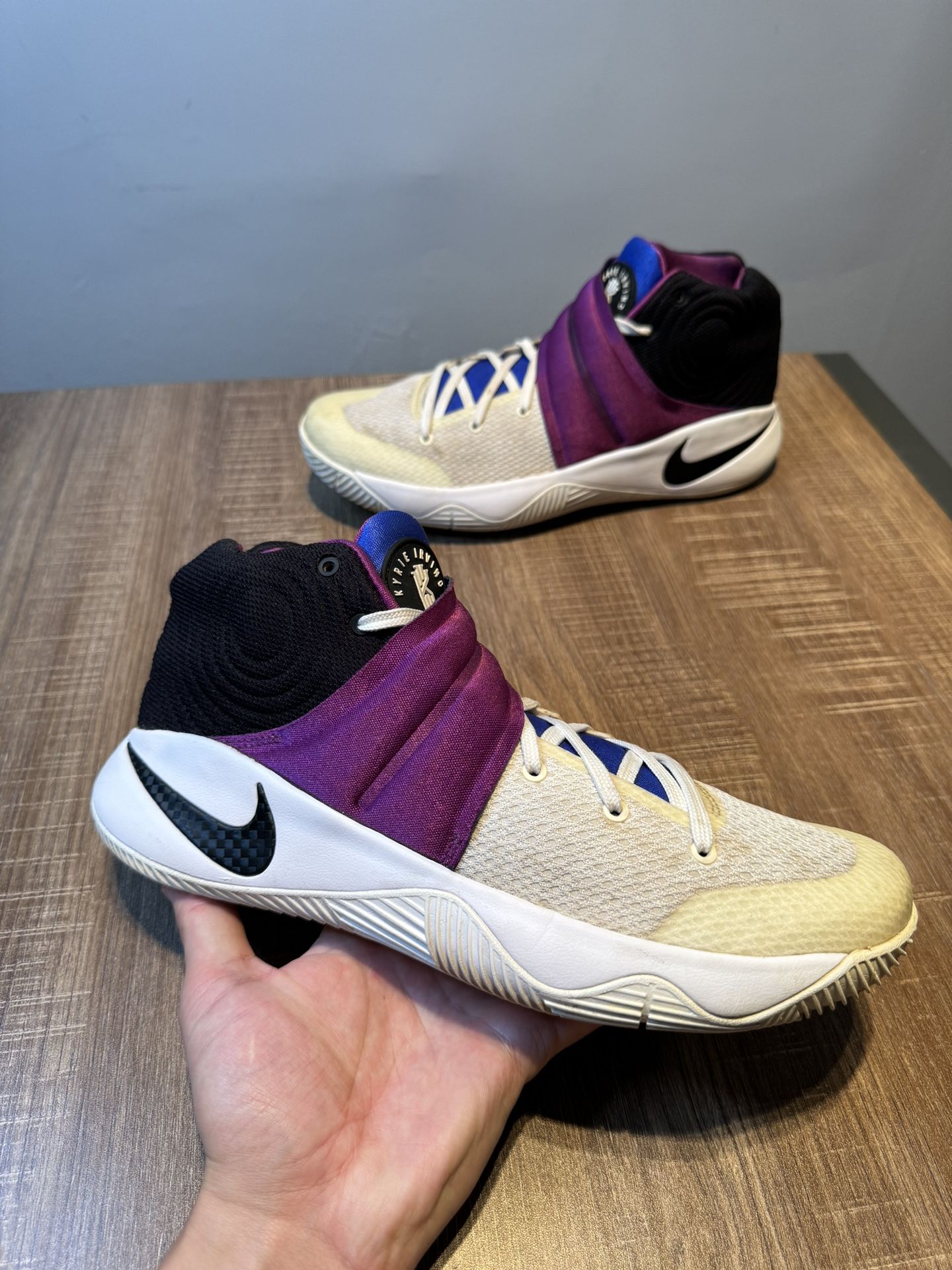 Nike Kyrie 2 Kyrache Mens Size 9 Basketball Shoes Sneakers 819583-104