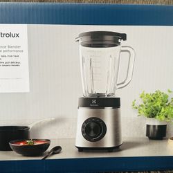 Electrolux High Performance Blender for Shakes and Smoothies with 1.75 L Glass Jar and To Go Bottle Mixer