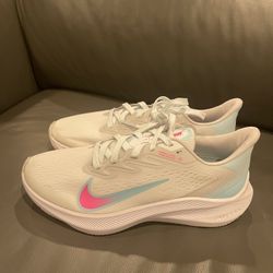 Brand New Nike Women’s Size 8 