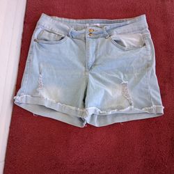 Between us ligh wash denim shorts women's size 14