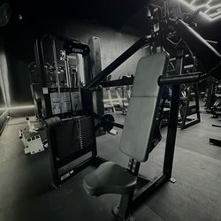 Cybex VR2 Converging Incline Chest Press