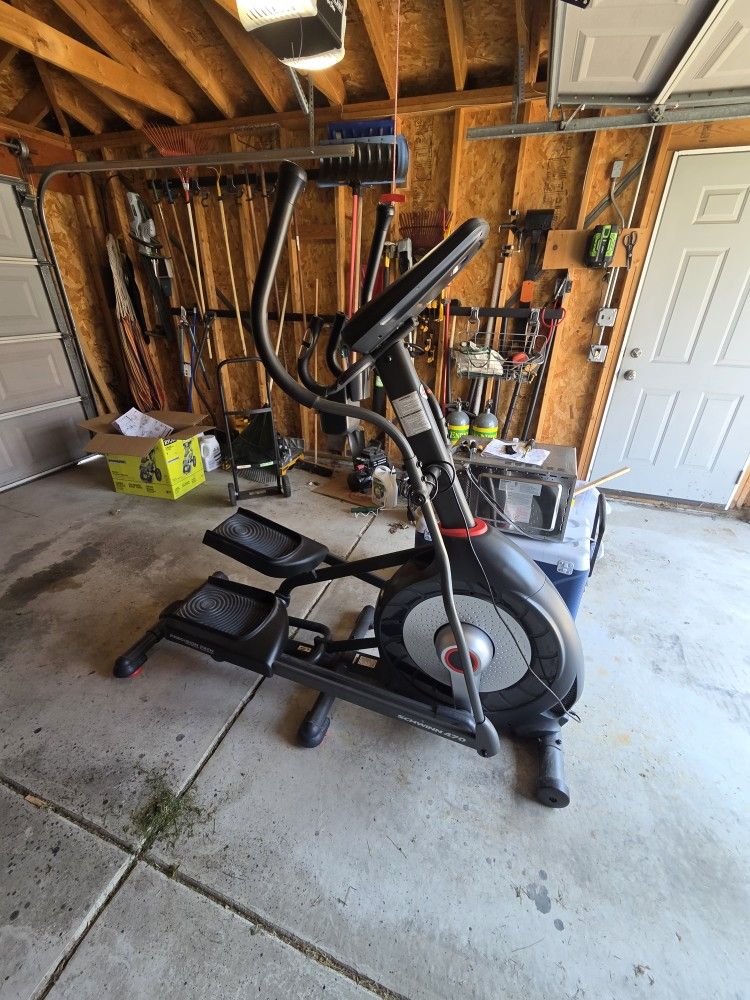Schwinn 470 Elliptical