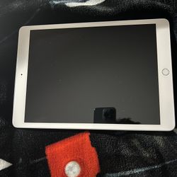 iPad 8th generation- Look At Description