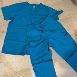 3 SETS OF SCRUBS SIZE S