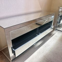 DESIGNER MIRRORED RAPPORT DRESSER MEDIA  BUFFETT PIECE. 