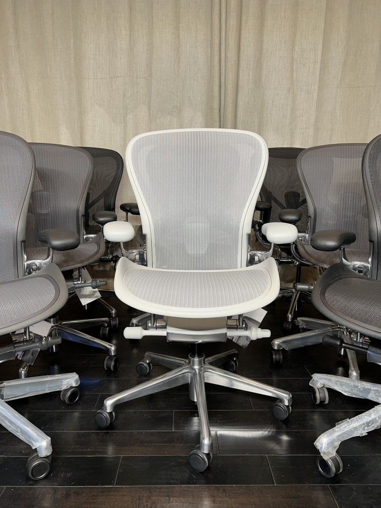 BRAND NEW HERMAN MILLER AERON