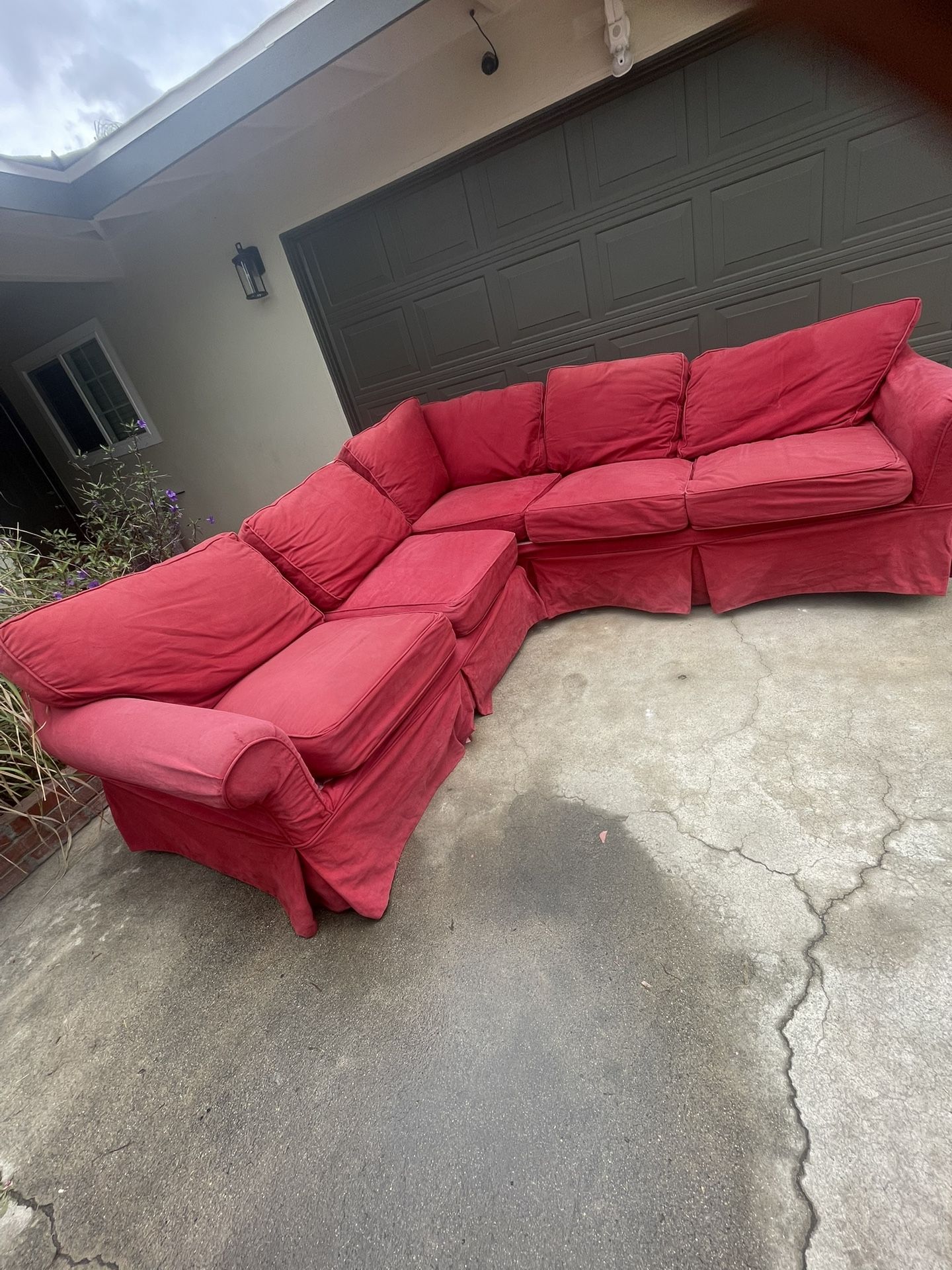 Sectional Couch With Pillows $95.00