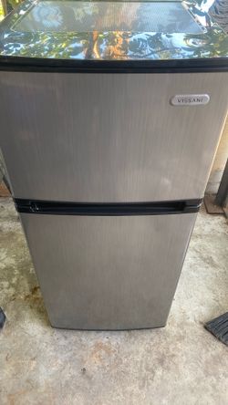 Vissani personal fridge HVDR450SE 4.5 CU.FT.