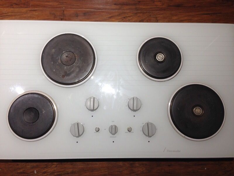 36" White Thermador electric cooktop stove model ECV36