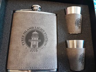 TYBEE ISLAND LIGHT STATION 1773 LIQUOR HIP FLASK AND SHOT GLASS STAINLESS 8oz