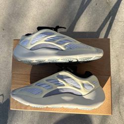 Yeezy 700 V3 Azael Size 11