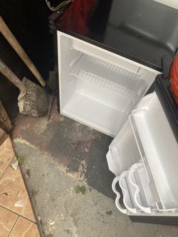 Mini Fridge 