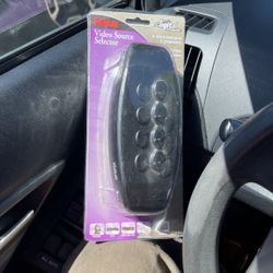 NEW RCA 4 Way AV Video Source Selector Switcher w/ S-Video DVD Gaming TV VH911