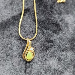 Silver plated 8ct Gold Necklace with pendant. Small Diamond and jade