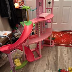 Large Lifesize Barbie House 