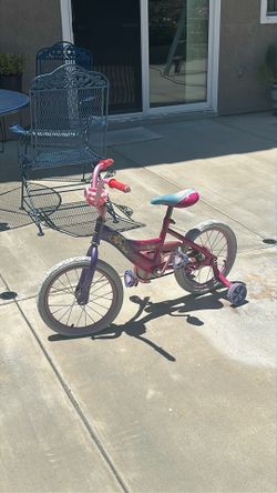 Kids bicycle with training wheels