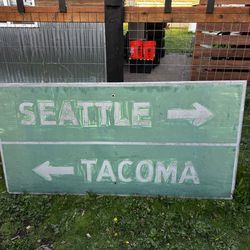 Street sign / road sign