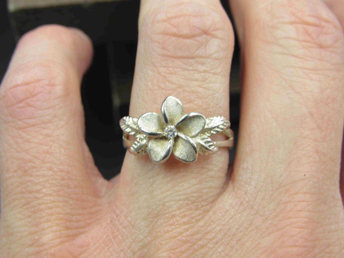 Size 7 Sterling Silver Flower With Floral Accents CZ Gem Band Ring