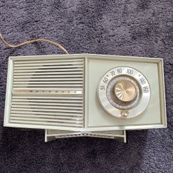 Vintage 60s Motorola radio. Tested And Working 