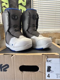 32 Snowboard Boots Women’s 4