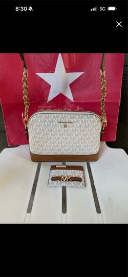 Michael Kors Set NWT pick up in the city of Pico Rivera