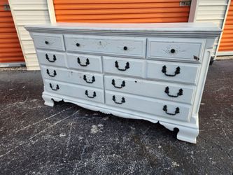 ✨ Vintage Solid Wood White Distressed 😉 8 Drawers ✨