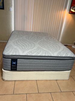QUEEN SIZE SEALY POSTUR PEDIC