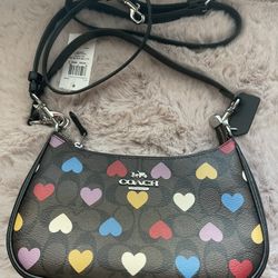 Coach Teri Shoulder Bag In Signature Canvas With Heart Print