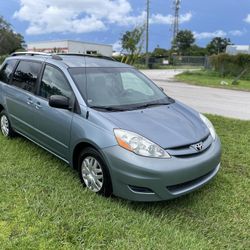 Toyota Sienna 2008