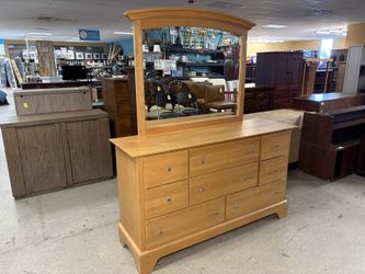 Blonde Transitional Shaker Style 8-Drawer Dresser w/ Arched Top Mirror
