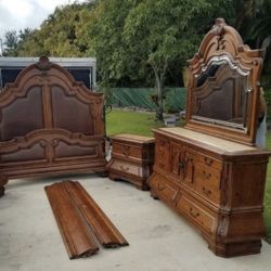 Beautiful Toscano  Set ( Deliver Available) 