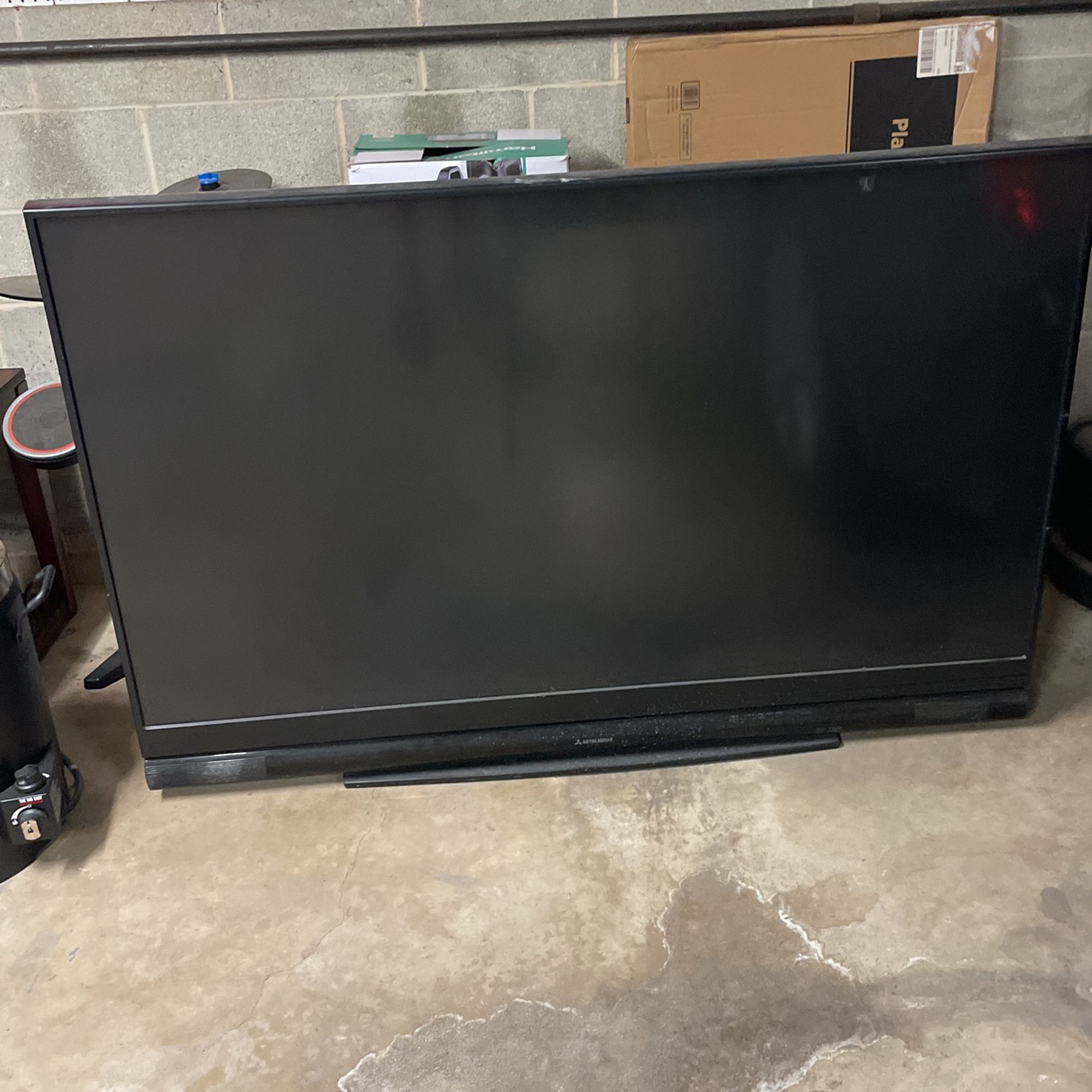 73 inch Mitsubishi DLP Television