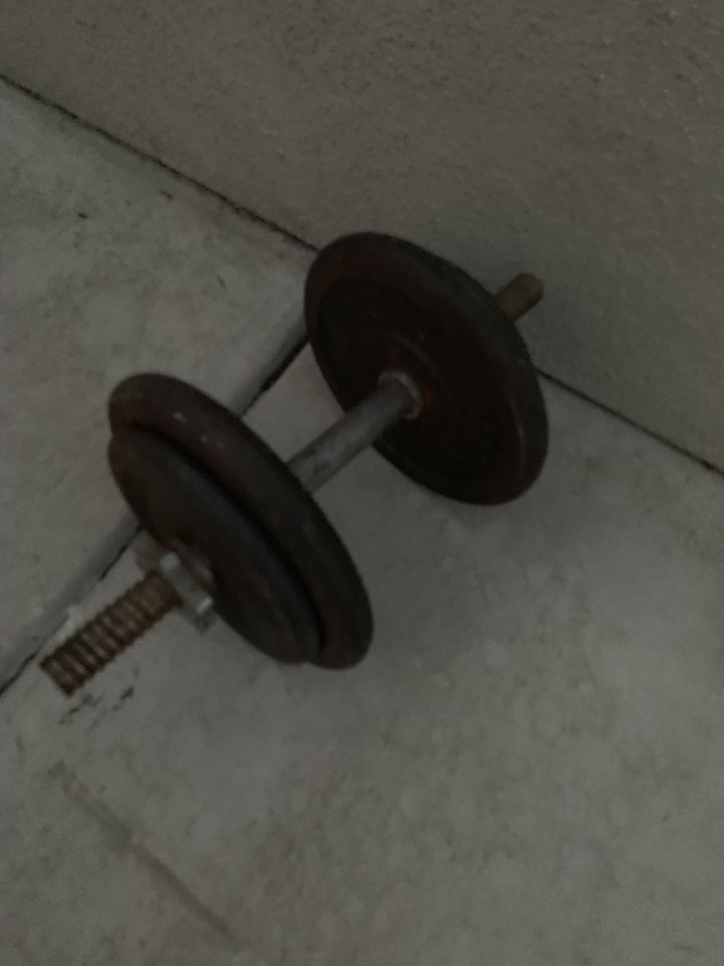 Pair of adjustable dumbbells