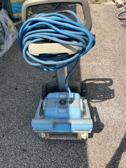 Dolphin Supreme M4 Pool Cleaner . Power Supply is possible
