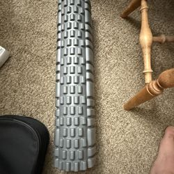 lola textured 28 inch foam roller new condition 