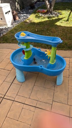 Splash water table toy