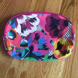 Estée Lauder makeup bag