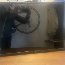 33in TCL Roku TV