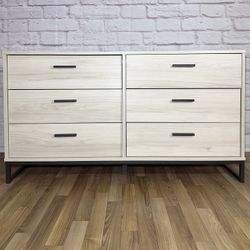 Ashley’s Furniture Socalle 6 Drawer Dresser⚡️