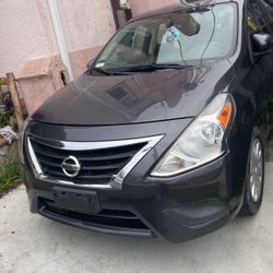 2015 Nissan versa