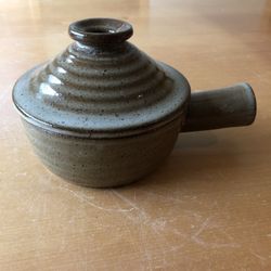 Brown Pottery Crock Bowl With Handle And Vented Lid - 5” Diameter