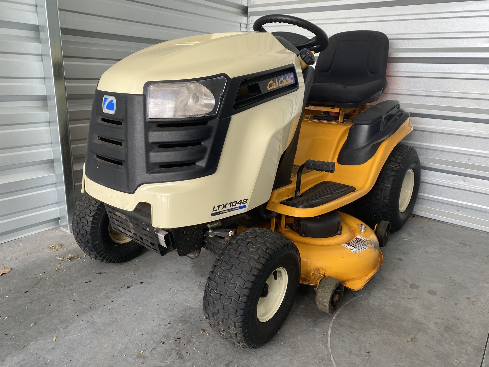 CubCadet riding Tractor Mower 