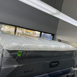 QUEEN SIZE SIMMONS BEAUTYREST PRESSURESMART (PLUSH) MATTRESS & BOX SPRING BED SET