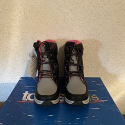 NEW totes Beaver Girls Snow Boots (Size 1) 