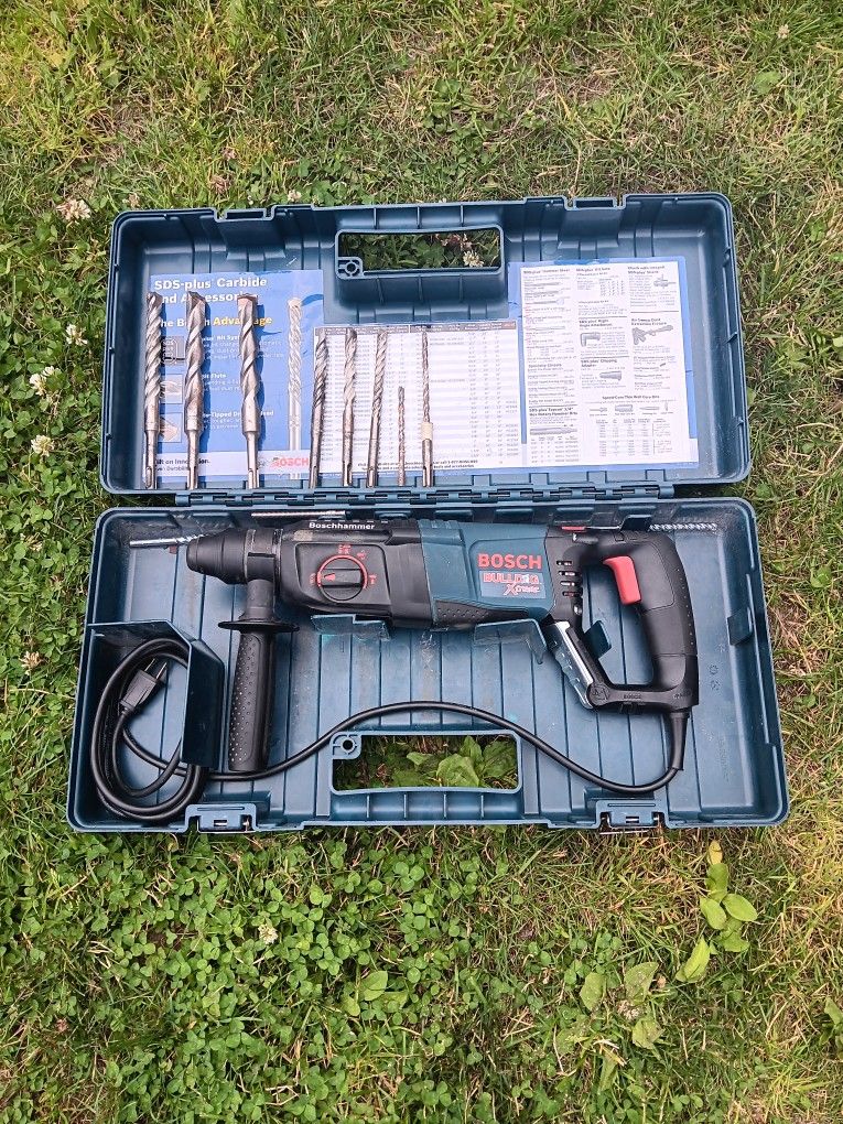 Bosch BullDog extreme rotor Hammer with 8 blades in case works great used 3 times